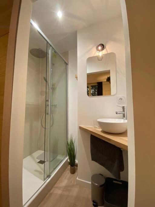 Cozy 1Br+Sofa Bed In Lyon Center Apartment Luaran gambar